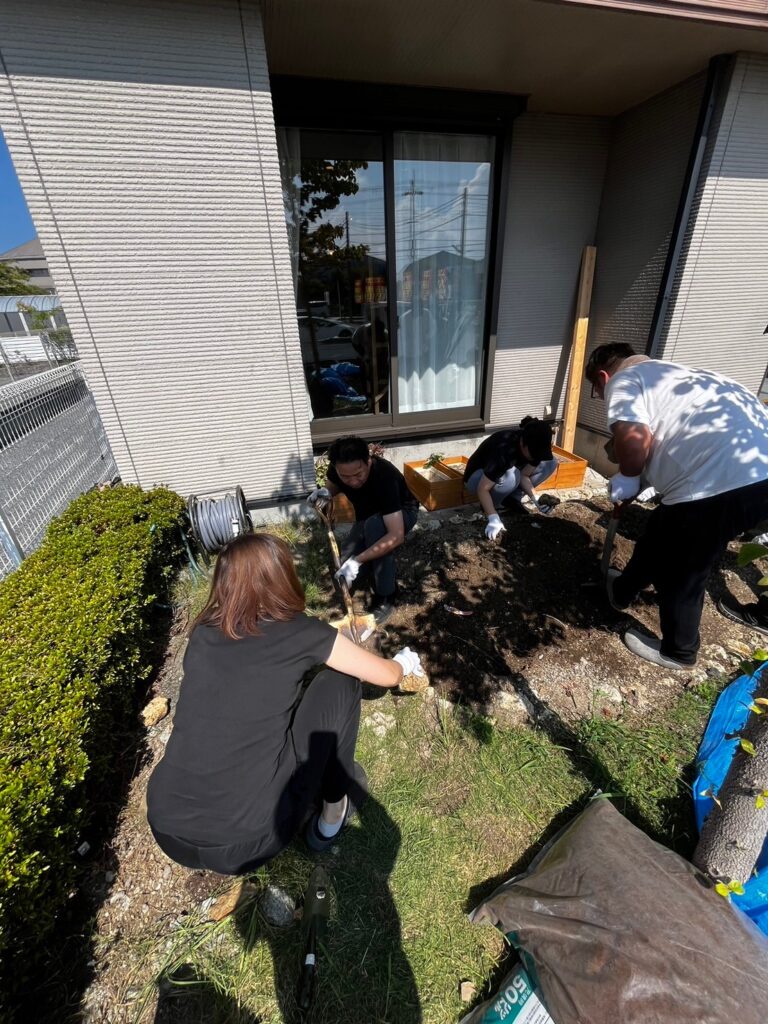 つなぐハウス秋の社内芋ほり大会！！