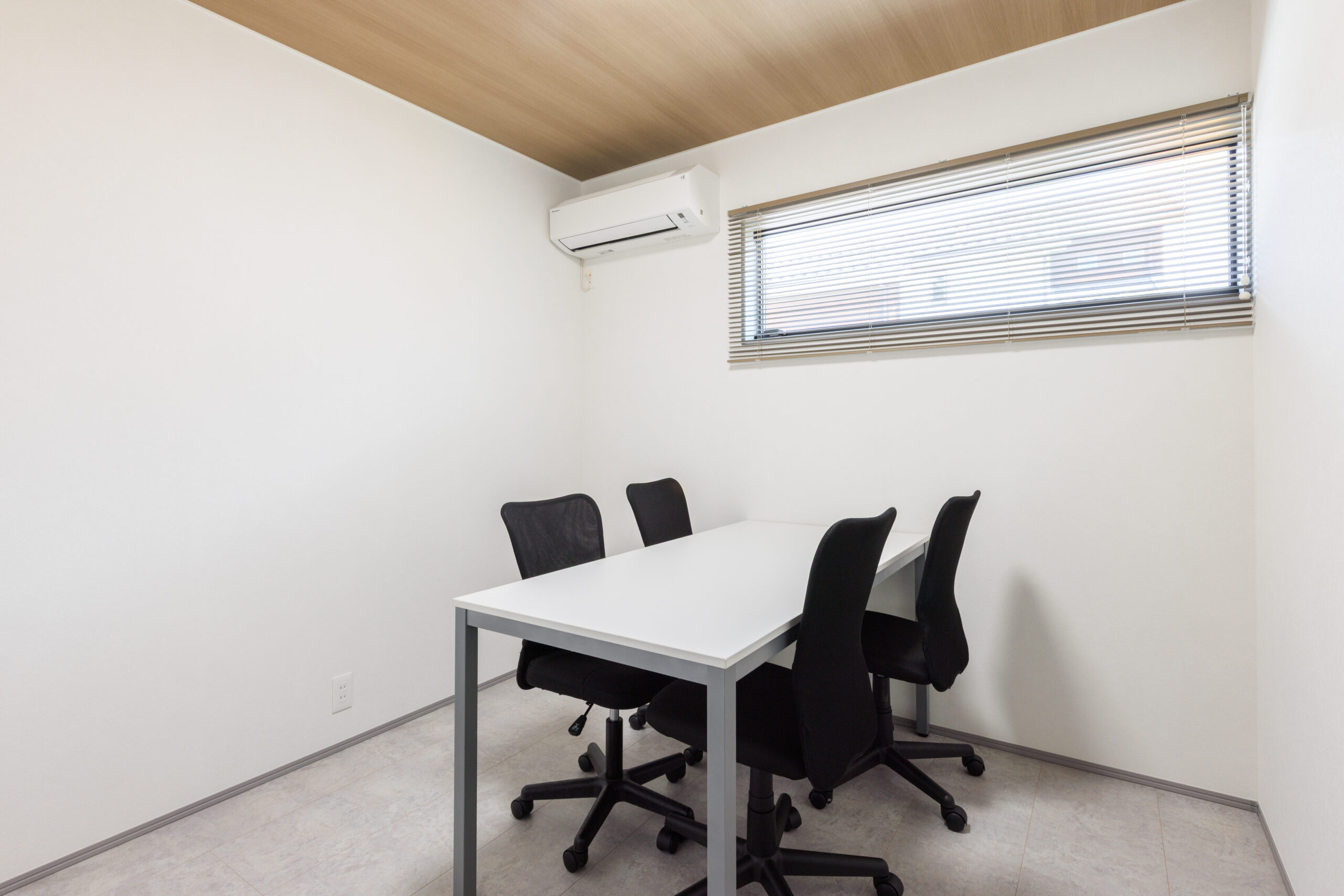 ひとりの時間も過ごせる平屋の室内